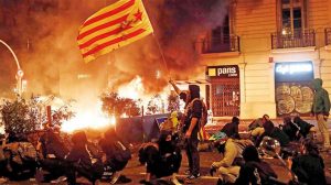 اعتراض هواداران استقلال کاتالونیا به بازداشت رهبران استقلال‌طلب