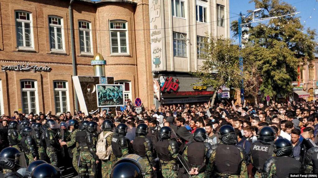 طلوع هلال ناپارسی در آبان خونین ۹۸ طلوع هلال ناپارسی در آبان خونین ۹۸