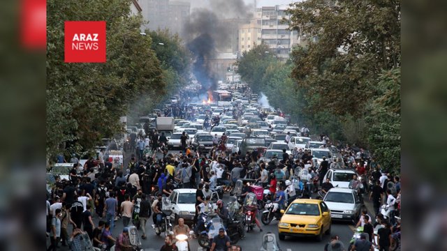 رئيس مؤسسه مطالعات اجتماعى دانشگاه تهران: در شرايطى كه جامعه مدنى تضعيف شده و حزب نداريم مردم مجبورند كه اعتراض كنند