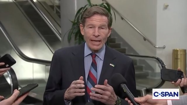  سناتور آمریکایی: روند فعلی می‌تواند آمریکا را به سمت استقرار نیروهای نظامی در خاک ایران سوق دهد       