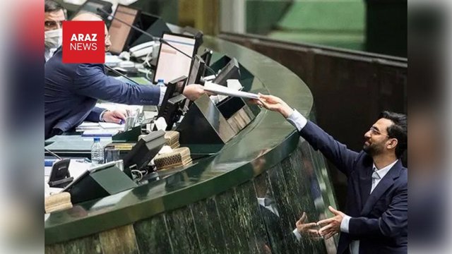 İran parlamentinin 180 deputatı 
