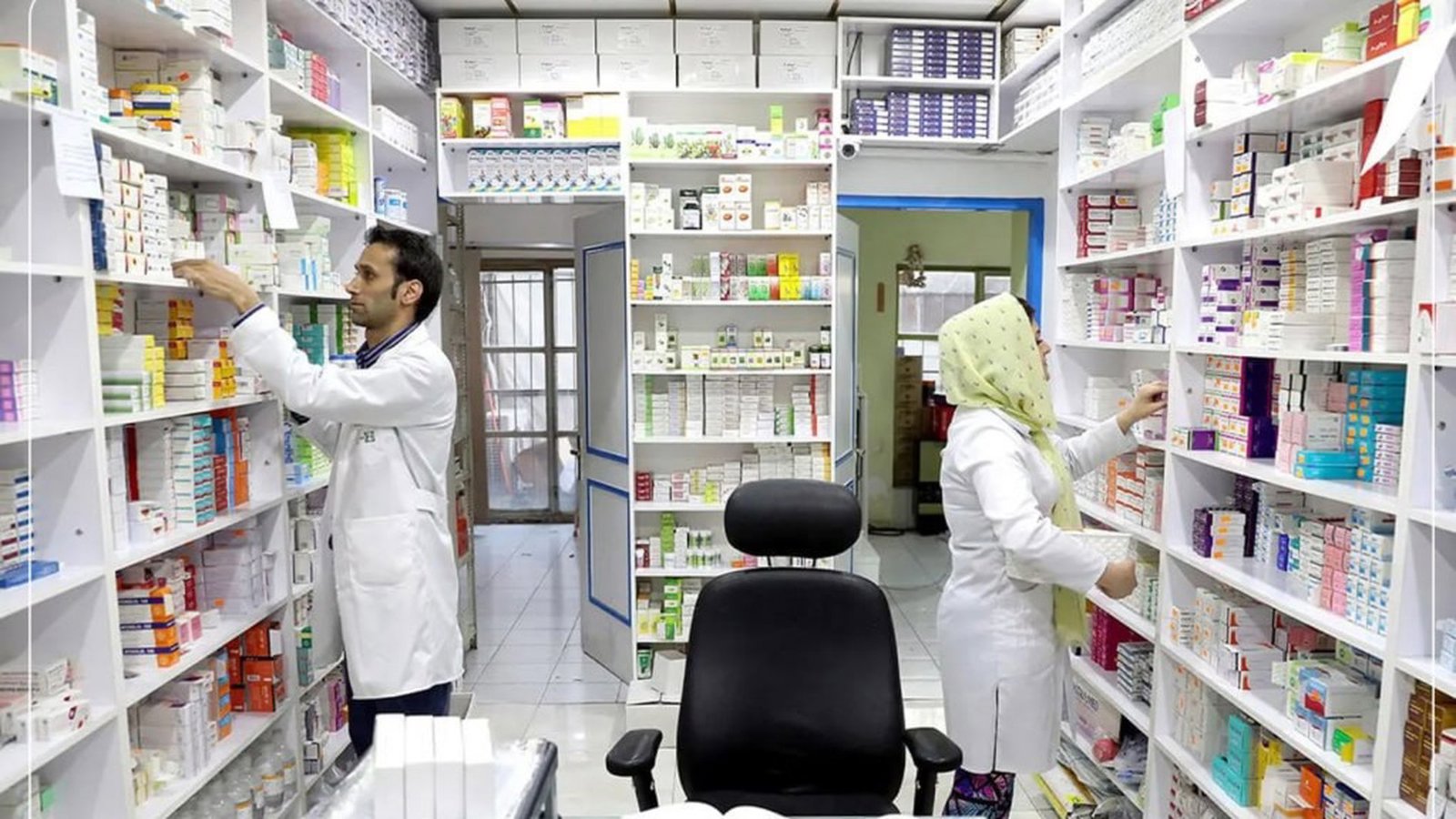 عضو کمیسیون بهداشت مجلس: محاصره دریایی واردات دارو را با مشکل مواجه کرده است