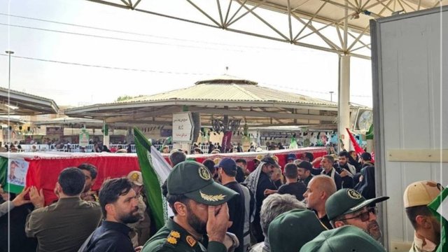 İslam İnqilabı Keşikçilərinin beş üzvünün cənazəsi Mehran sərhəd keçidindən İrana qaytarıldı
