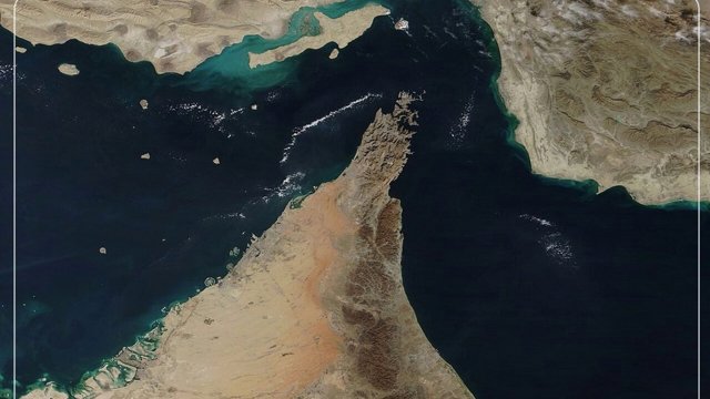 نیویورک تایمز از توافق در راه تهران و مسقط خبر داد؛ عبور کشتی‌ها از تنگه هرمز در ازای پرداخت «حق‌الزحمه» به جمهوری اسلامی