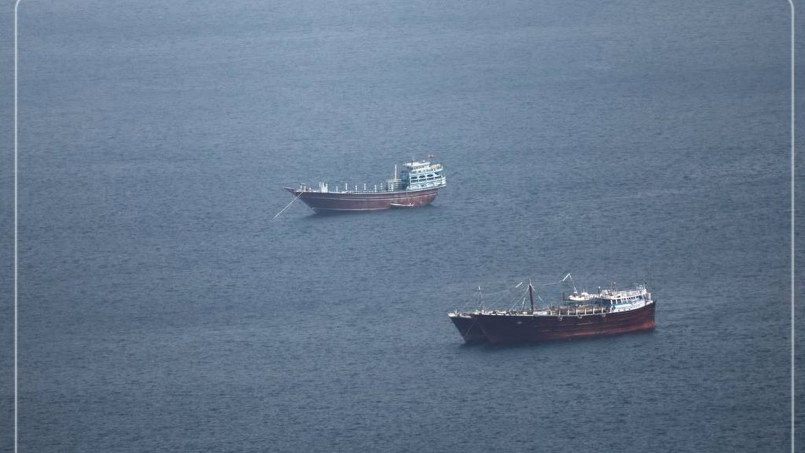 Reuters: Hörmüz boğazından gəmi keçidi minimum səviyyəyə düşüb