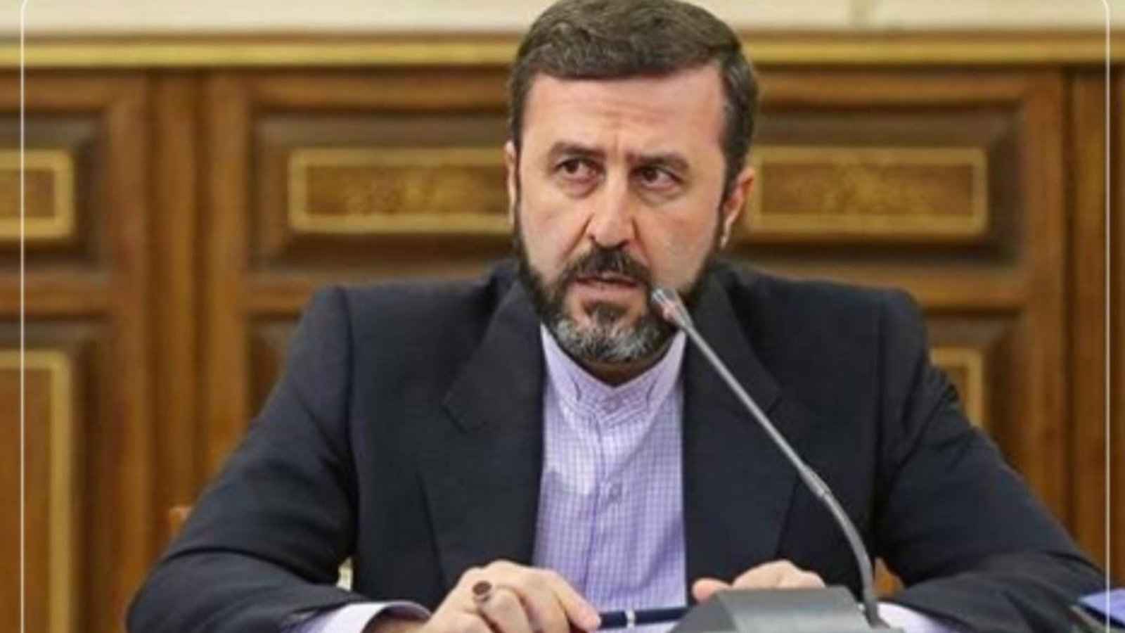غریب‌آبادی: در زمان جنگ نمی‌توان با ادبیات دوران صلح سخن گفت