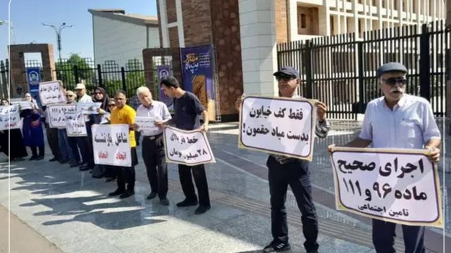 Əhvazda Sosial Təminat təqaüdçüləri şiddətli isti altında küçəyə çıxdılar