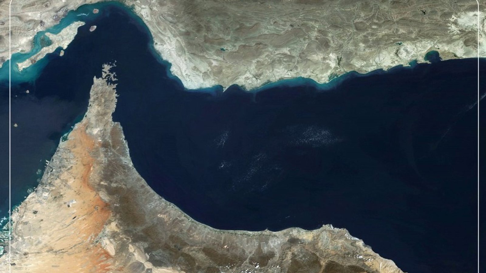 نفت با تداوم ابهام درباره بازگشایی تنگه هرمز گران‌تر شد
