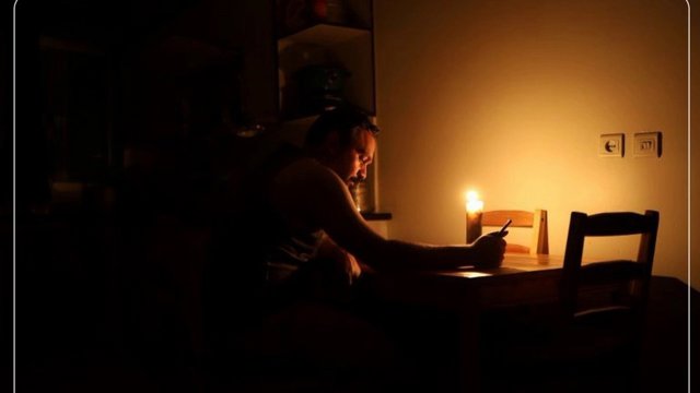 قطع مکرر برق در شهرهای مختلف ایران همچنان ادامه دارد