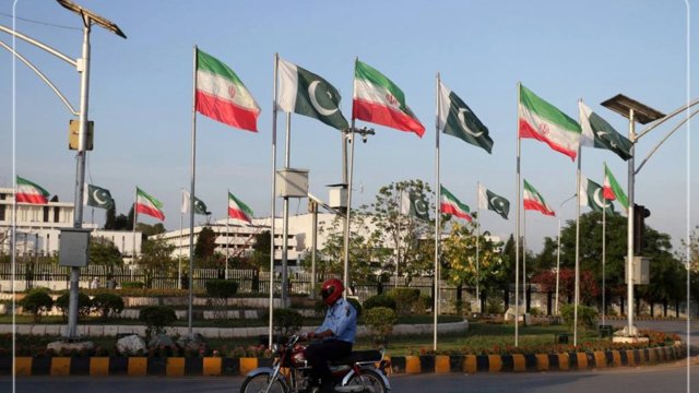 کیهان به میانجیگری پاکستان برای جمهوری اسلامی مشکوک شد؛ «اسلام‌آباد دنبال حق دلالی از آمریکاست»
