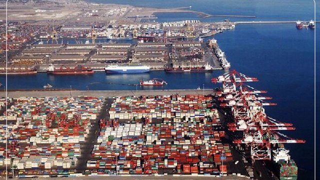 بزرگ‌ترین بندر تجاری ایران در پی محاصره دریایی آمریکا از کار افتاد