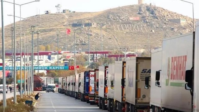 Bazarganda 5700 yük maşını növbədədir: Türkiyə ilə ticarət problemləri 47 ildən sonra da həll olunmayıb