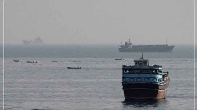 Hörmüz boğazından keçən gəmilərin sayı üçdə bir dəfə azalıb: həftəsonu cəmi 12 gəmi keçib