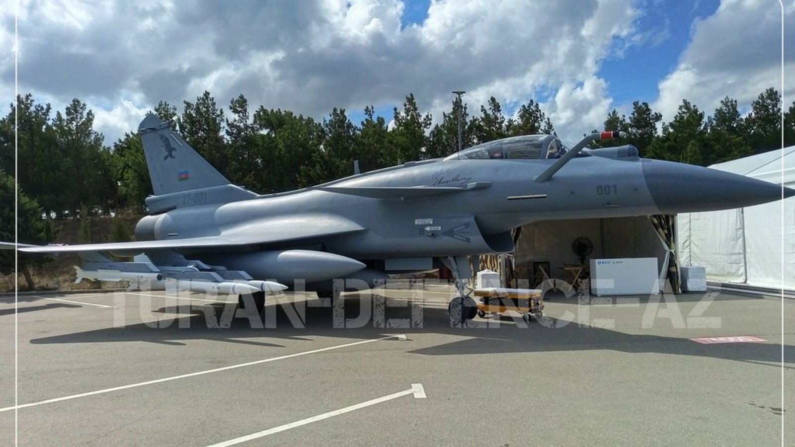 ADEX-2026-da Azərbaycan nişanlı Çin qırıcısının maketi: Azərbaycanın J-10CE qırıcısı alması ehtimalı