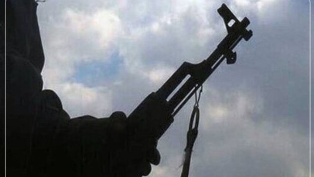 Raskda silahlı hücum: bir polis əməkdaşı öldürülüb, valilik rəsmisi «xüsusi heç nə baş verməyib» deyib