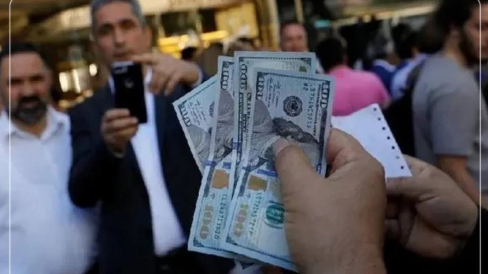 دلار ۲۵۸ هزار تومان؛ بازار ارز تهران در محاصره سنگین پلیس و نیروهای لباس‌شخصی