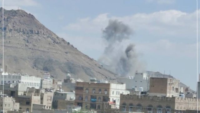 نیروهای دولتی یمن اهداف راهبردی حوثی‌ها در صنعاء را بمباران کردند