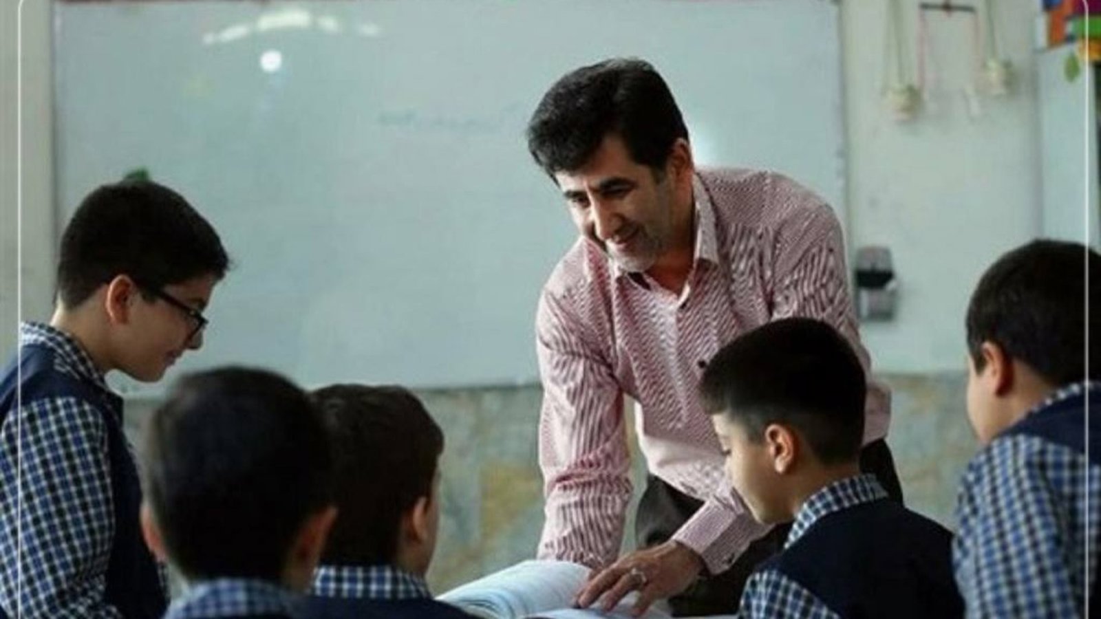 حقوق معلمان به نصف خط فقر هم نمی‌رسد؛ «استثمار» در مدارس خصوصی و موج استعفا از کلاس‌ها