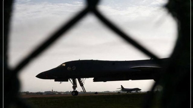 وال‌استریت ژورنال: تهدید احتمالی پهپادی ایران باعث خروج فوری ۱۲ بمب‌افکن آمریکا از بریتانیا شد