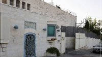 تنش دیپلماتیک لندن و تل‌آویو بالا گرفت؛ تابلوهای کنسولگری بریتانیا در شرق اورشلیم پایین آمد