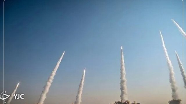 Keşikçilər Korpusu təlim adı altında müharibəyə hazırlaşır: ardıcıl iki gündə onlarla ballistik raket atılıb