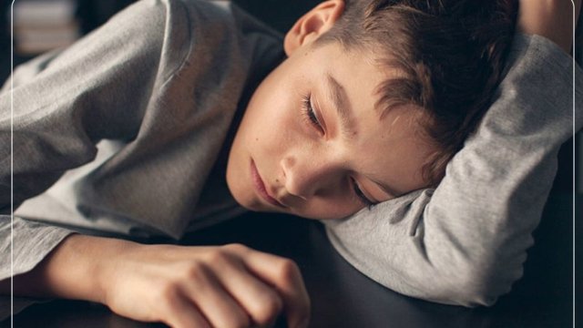 با مقایسه بیش از ۲۱ هزار دوقلو در سوئد: ژن و تربیت بیش از صفحه نمایش در افسردگی نوجوانان نقش دارد