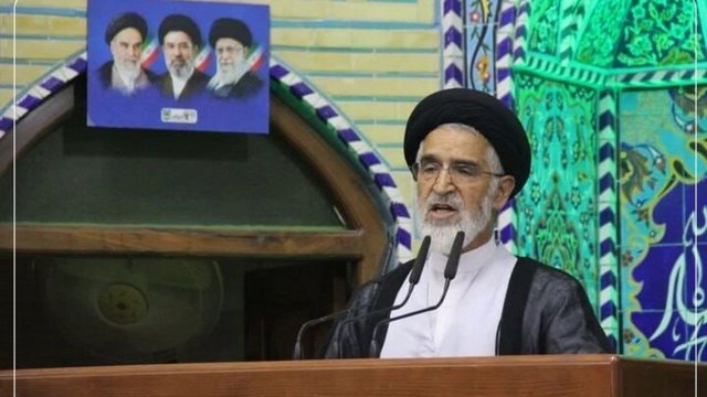 Yəzdin cümə imamı müharibə təbili çalıb: ABŞ ilə müharibəni davam etdirməyə və məcburi hicaba qarşı çıxan qadınları cəzalandırmağa çağırış