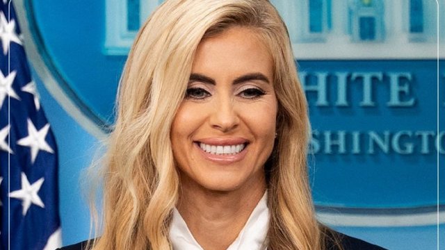 Trampın qalmaqallı təyinatı uzun sürmədi: Ağ Evin yeni mətbuat katibi işə başlamasından beş gün sonra vəzifəsindən azad edildi