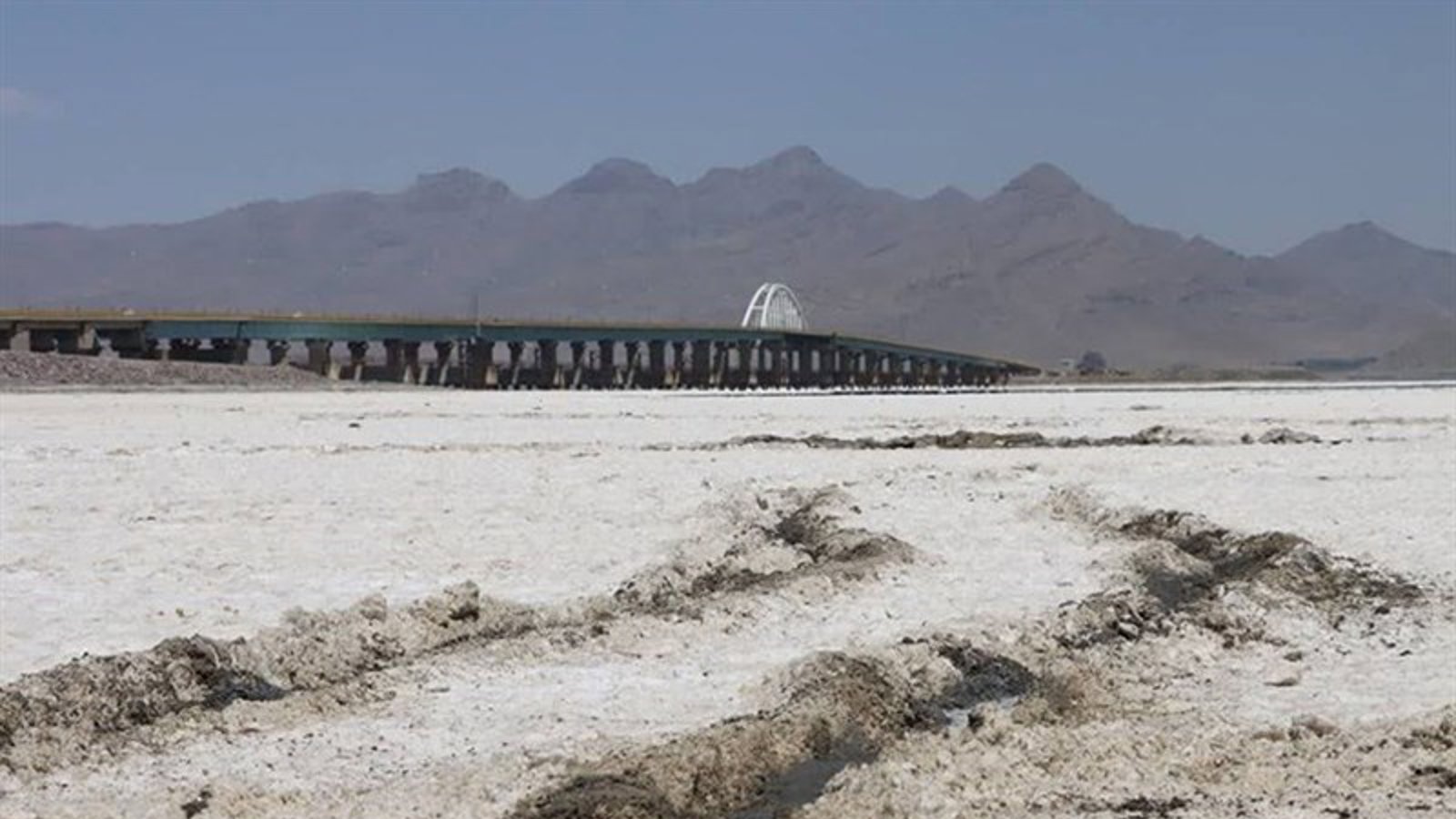 نقش سپاه پاسداران درخشکاندن دریاچه ارومیه