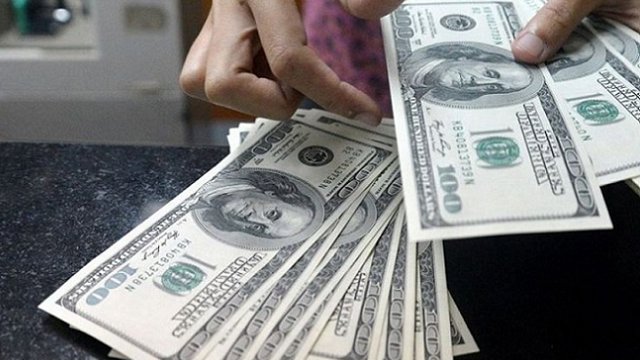 قیمت دلار در ایران از ۳۰ هزار تومان گذشت