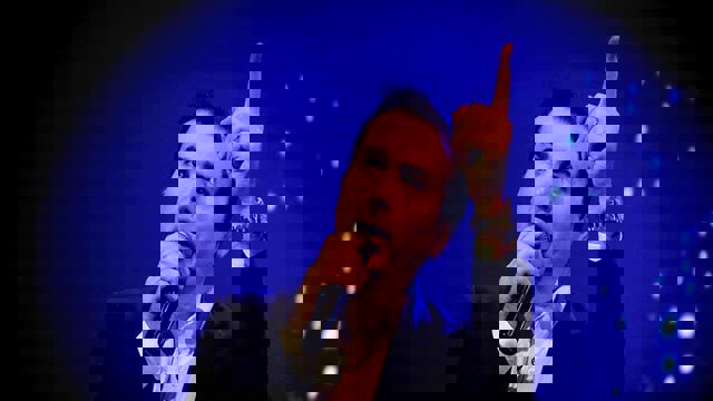 بی حرمتی و توهین رحیم شهریاری به یکی از طرفدارانش در کنسرت مشکین‌شهر