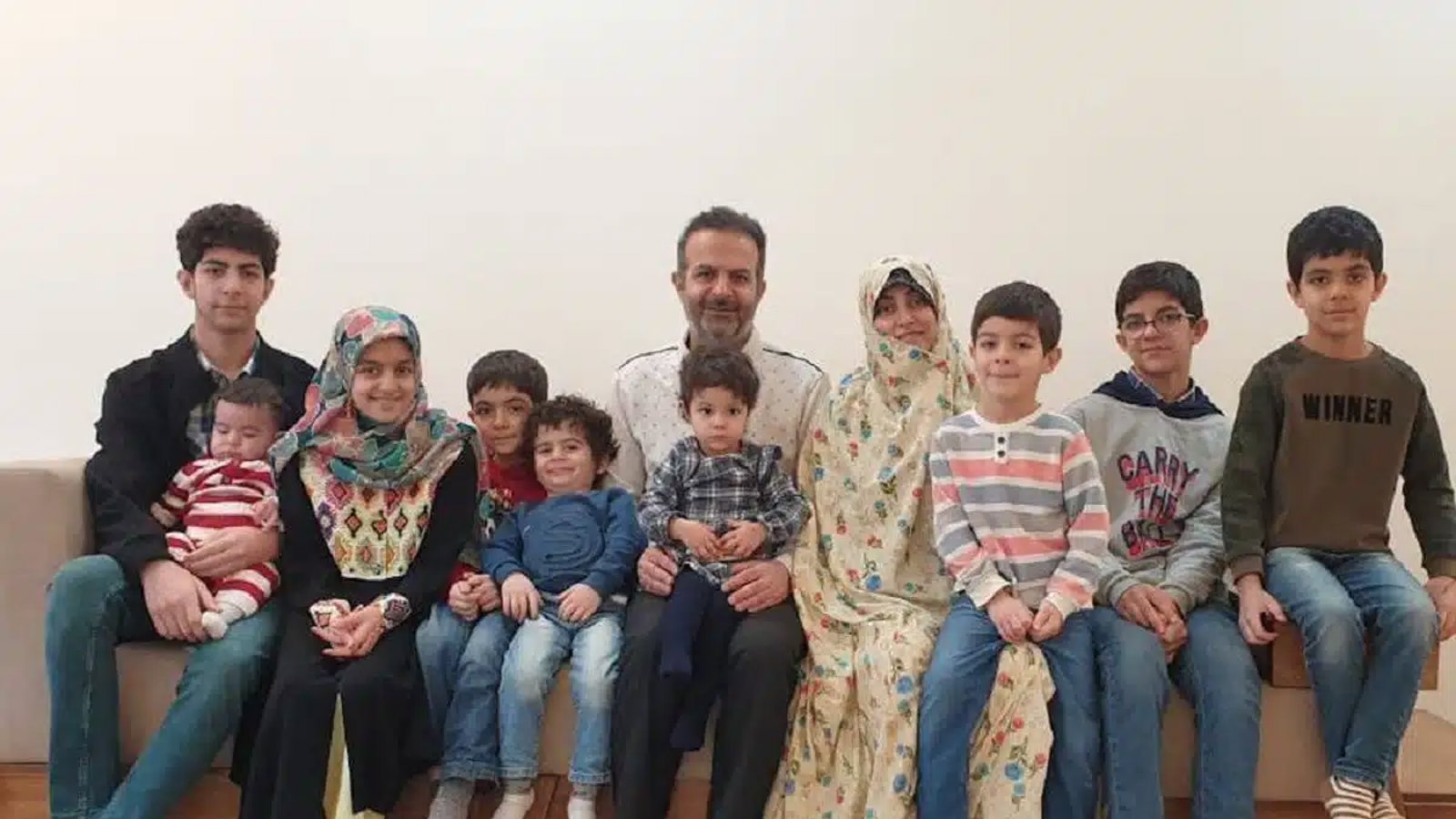 مهاجرت بلاگر فرندآوری به همراه خانواده‌اش به کشور عمان