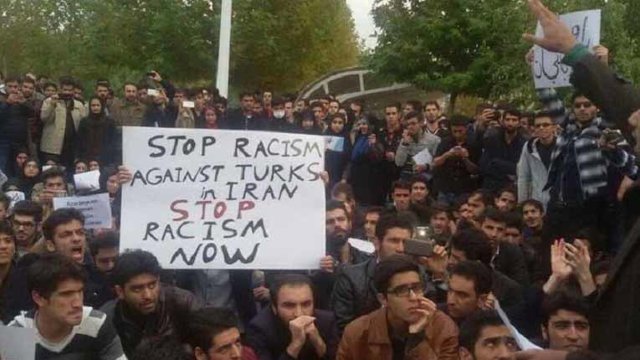 چرا هویت طلب هستم؟