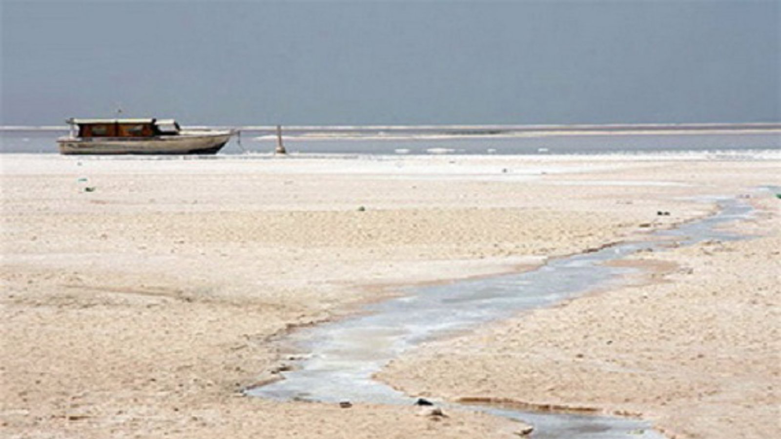 رهاسازی مقدار کمی آب به دریاچه اورمیه از سه سد