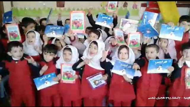 توزیع کتابهای تورکی در مهدکودکها و مدارس اورمیه