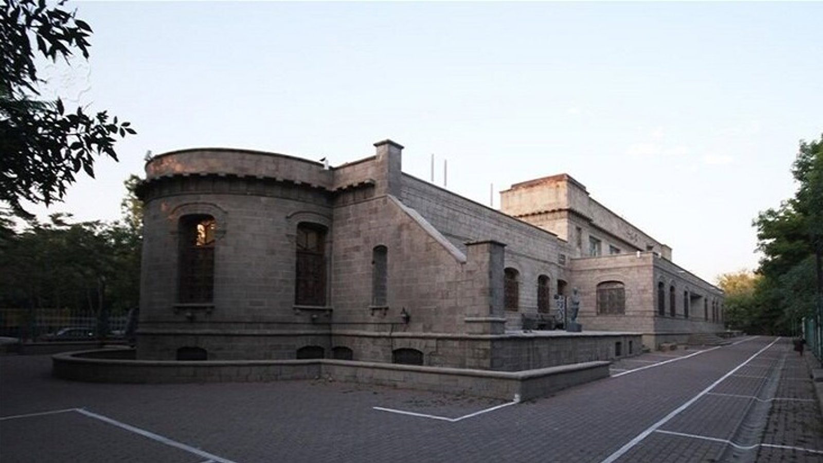 اعتراض نسبت به انتقال شورای شهر تبریز به نخستین موزه کاریکاتور آسیا