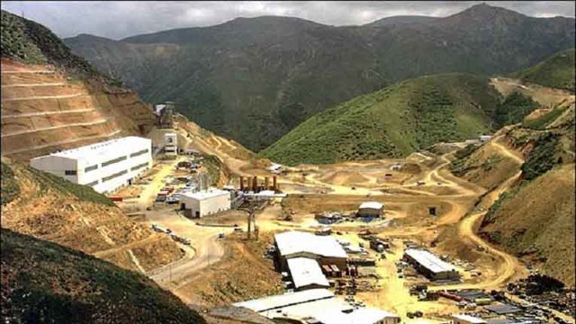 سیاستهای اقتصادی مرکزگرا در صنعت معدن در ایران