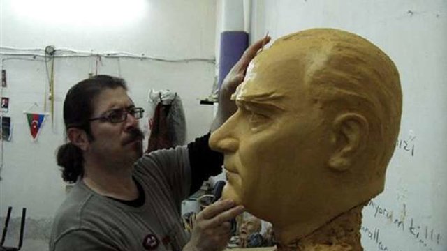 روحی تونا مجسمه ساز تبریزی درگذشت