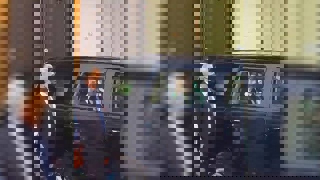 چاووش‌اوغلو ارمنی پروتئستوچولارا ''بوزقورد'' ایشارتی ایله قارشیلیق وئردی - ویدئو