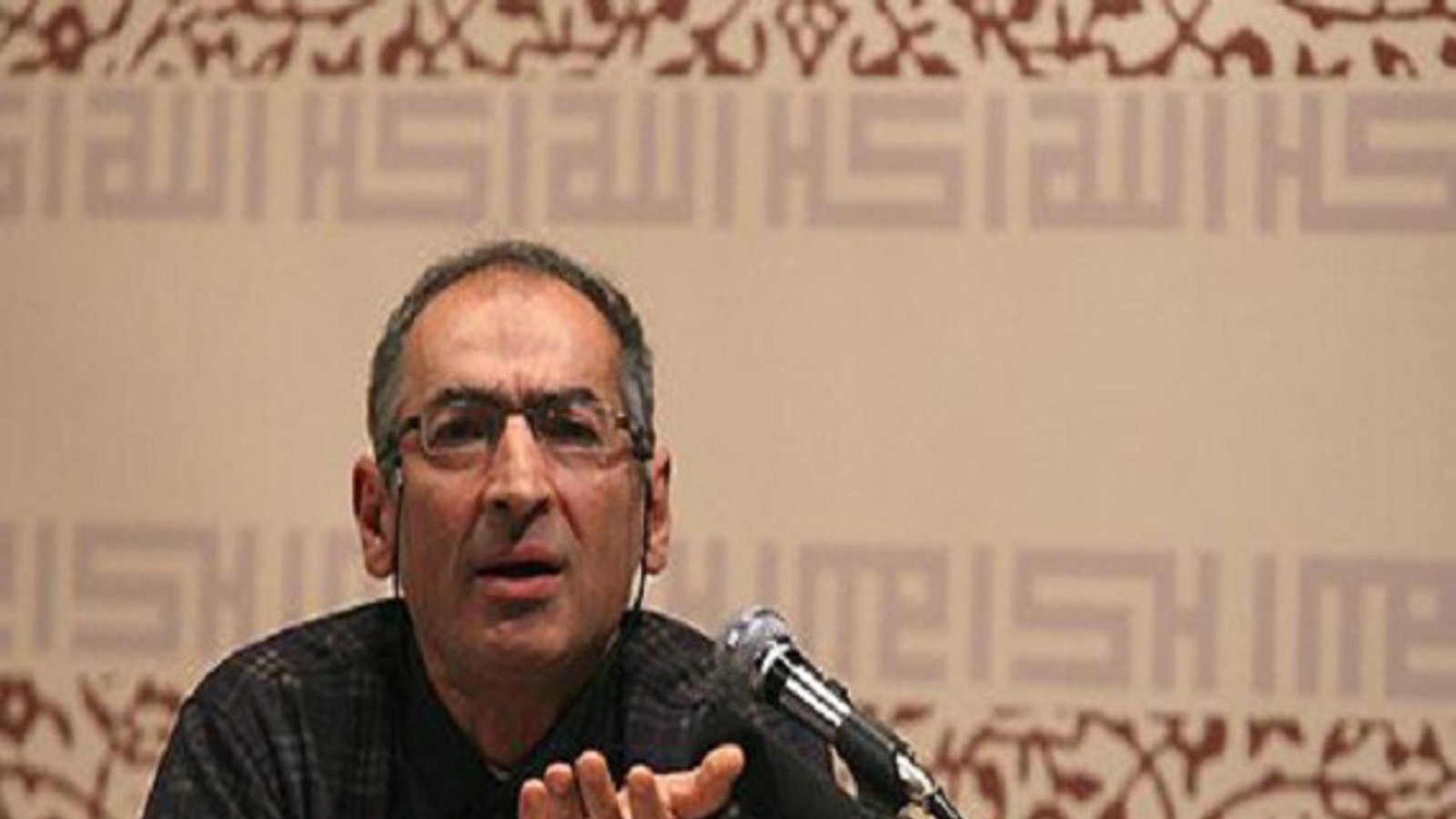 دکتر صادق زیباکلام خواستار عدم دخالت ایران در امور کشورهاى عربى شد