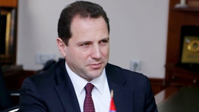 وزیر دفاع ارمنستان استعفا داد