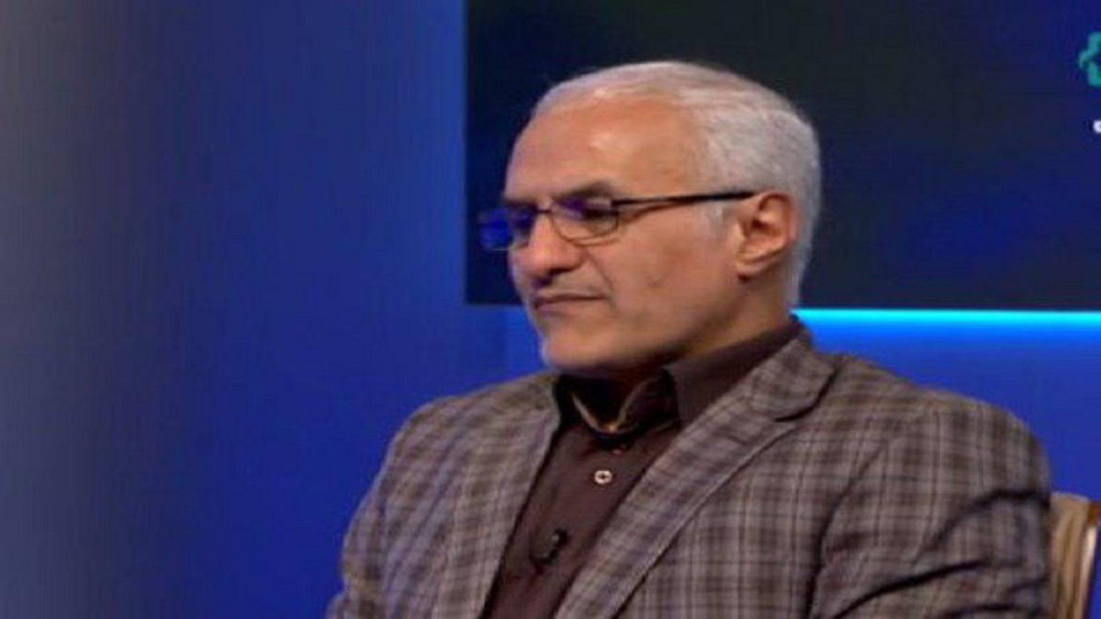 حسن عباسی در مقام مدح: دز فاشیسم ما بالاست!