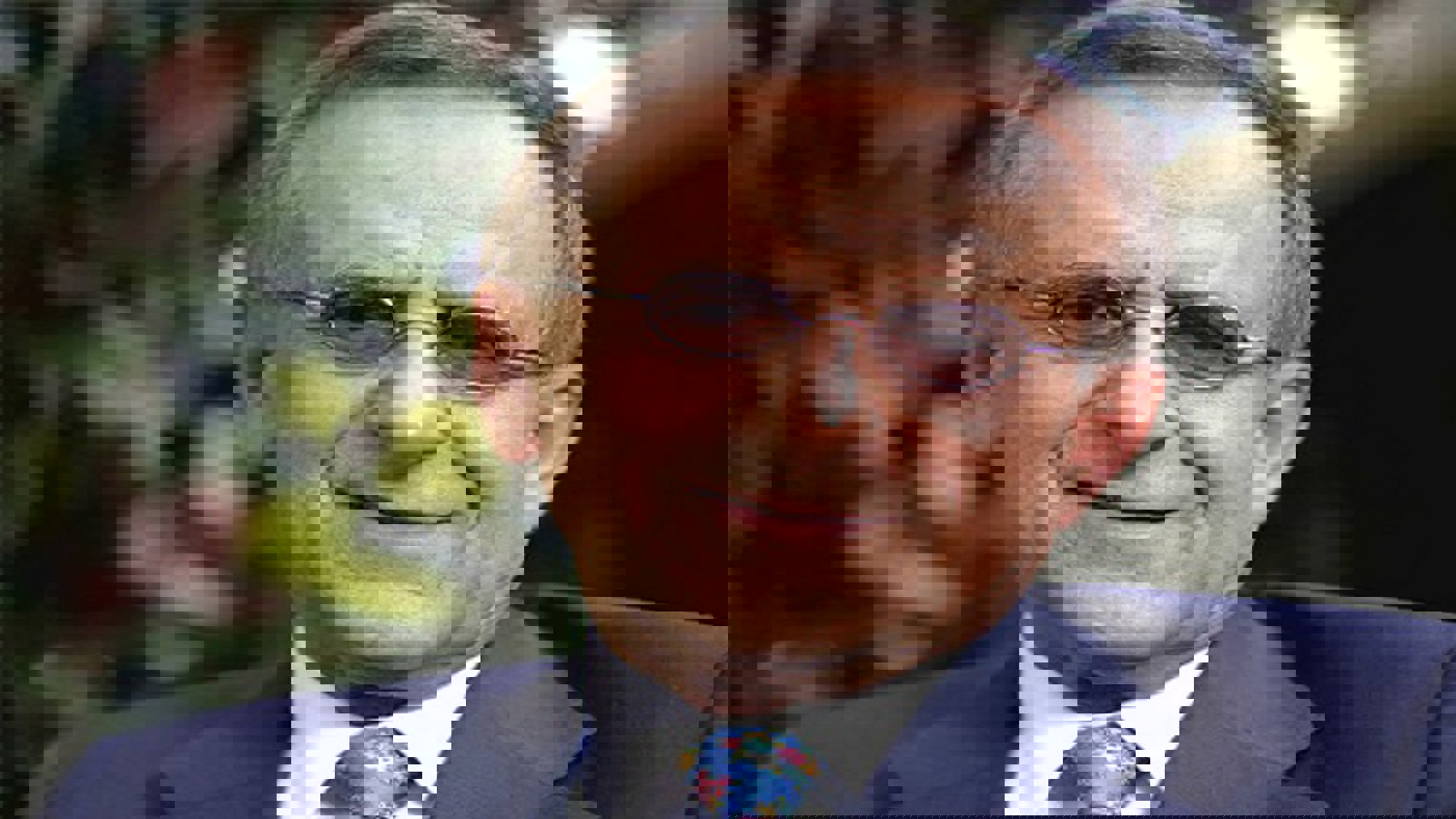 تاریخ ایران، باعث رشد "عقده حقارت"، "غرور کاذب"، و "توهم" در ایرانیان شده است!