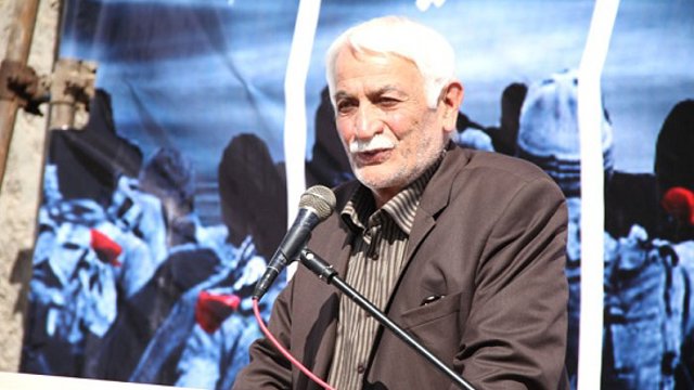 مشکل از فارس است که تورک را تحویل نمی‌گیرد/  پایم را از آزربایجان بیرون نمی‌گذارم