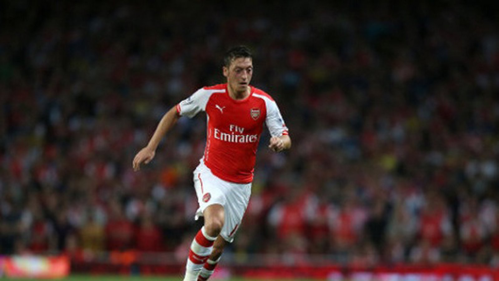 مسعود اوزیل ستاره‌ تیم فوتبال آرسنال انگلیس "شهادت نظامیان ترکیه " را تسلیت گفت + تصویر