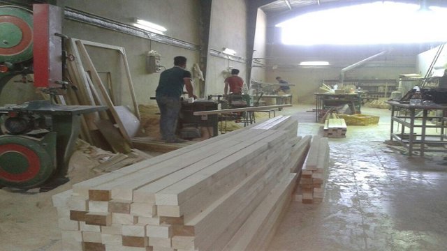 پراکندگی کارگاههای صنعتی در ایران با تکیه بر عنصر قومی