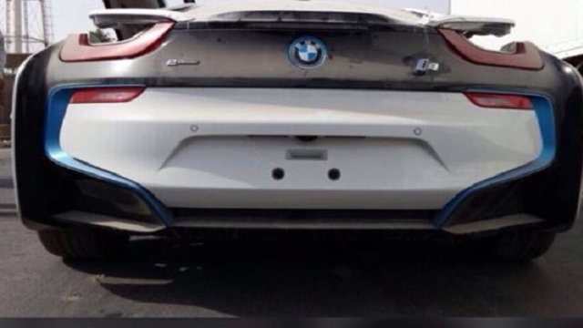 ایران: امحا ۱۳ خودروی لوکس خارجی قاچاق