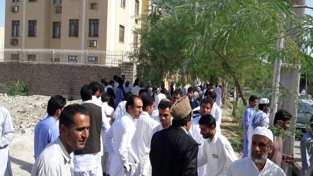 تجمع مردم سرباز در اعتراض به کشته شدن یک شهروند بلوچ