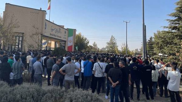 تجمع اعتراضی در همدان علیه حضور دانشجویان عراقی در دانشگاه بوعلی سینا