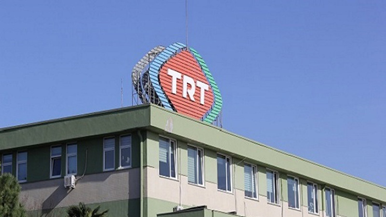 تروریستهای پ. ک. ک به فرستنده های رادیو و تلویزیون ترکیه در استان آغری کم حمله کردند